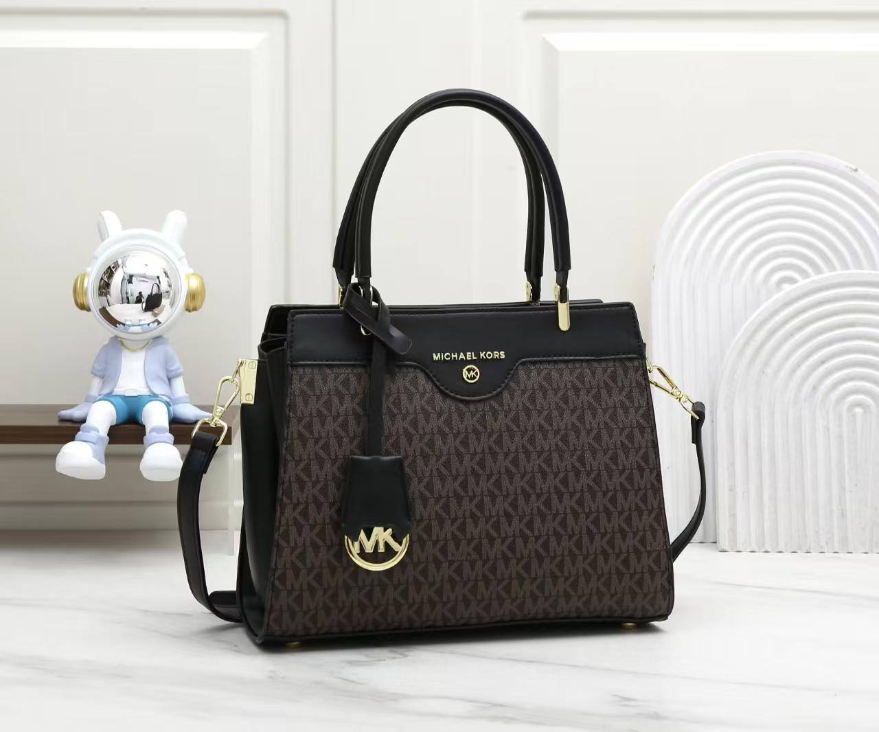 MK
Size :28cm
95 dhs🪙🌨️

Zain09
♥️♥️♥️
