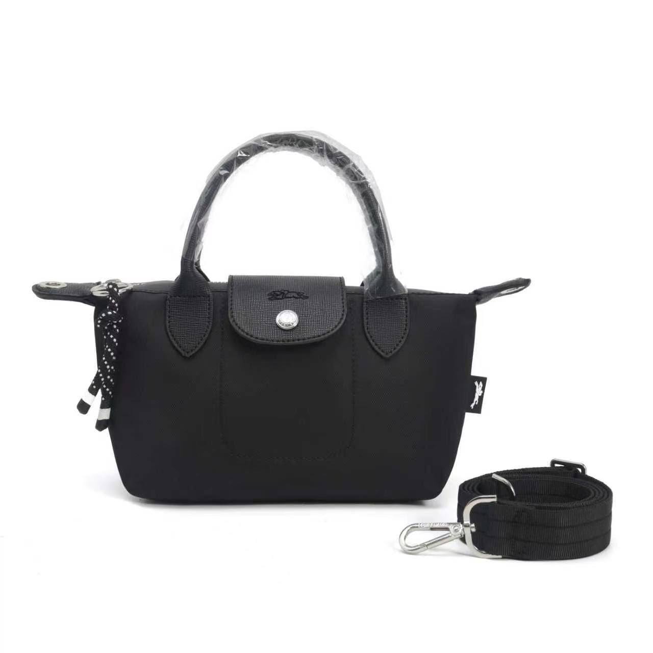 NEW CAME
LONG CHAMP BAG
GOOD QUALITY
50 dhs✅

Zain40
♥️♥️♥️