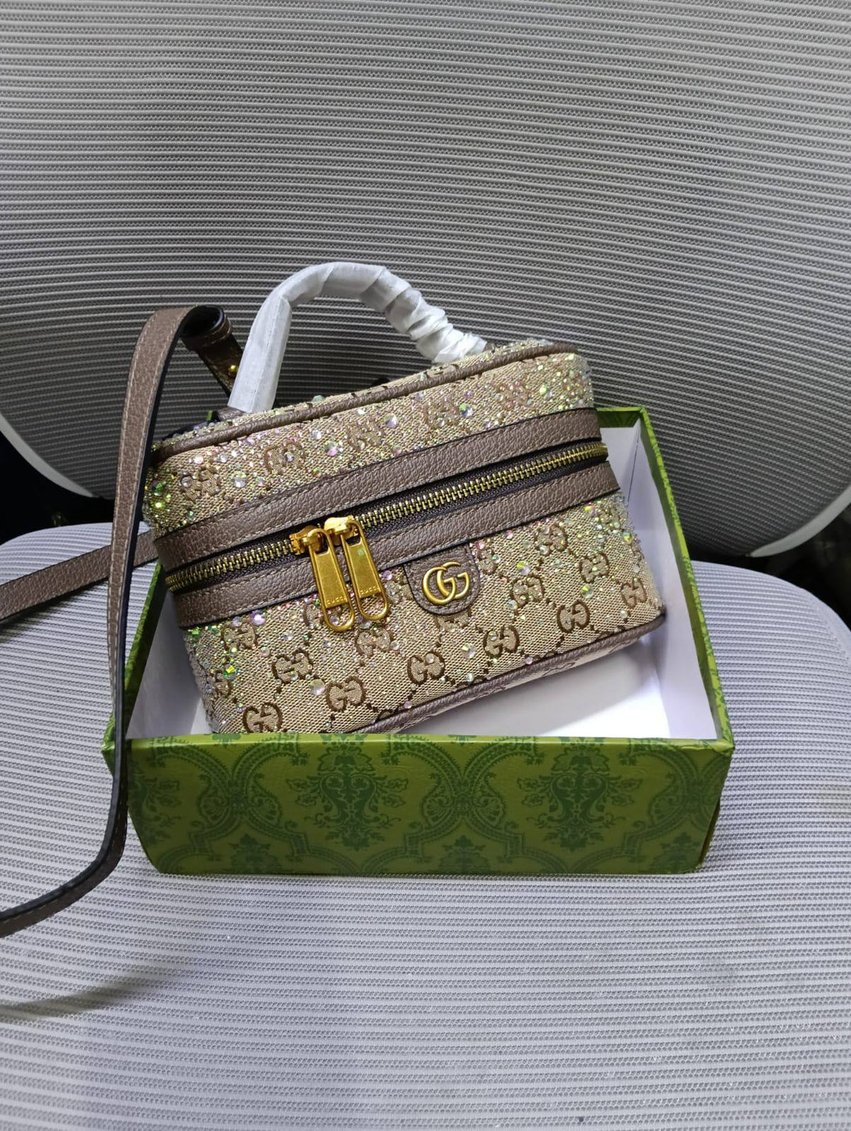 Gucci

100 dhs🇦🇪
with box

Zain26
♥️♥️♥️