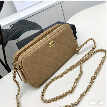 Chanel

90 dhs❣️ 

with box
🎁🎁🎁

size ，cm21

Zain26
♥️♥️♥️