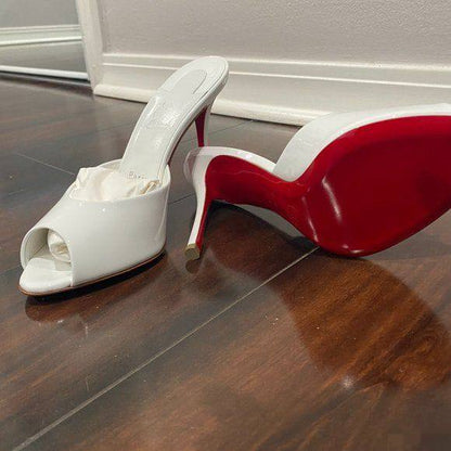 Christian Louboutin
🍁 *SIZE:  36 TO 41*🍁
260 dhs💓

Zain224
♥️♥️♥️