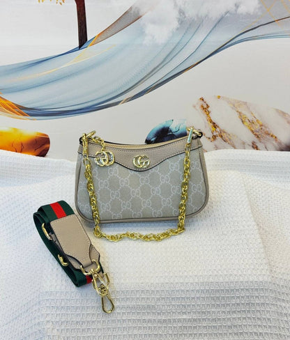 Gucci 
Best quality 

with box’s 
🎁🎁🎁

90 dhs✅
size 17 cm

Zain290
♥️♥️♥️