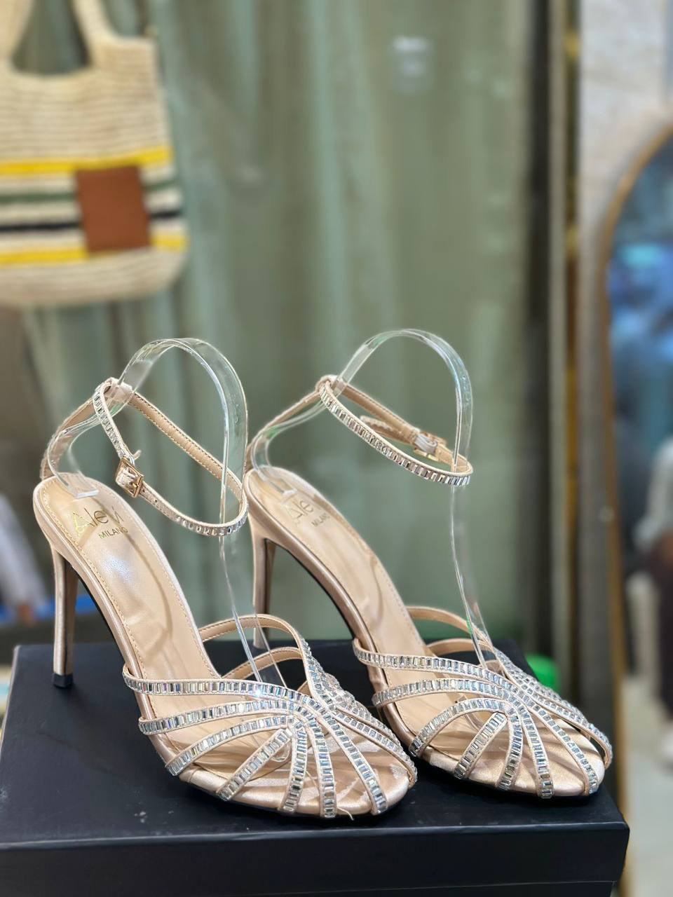 Alevi Milano 

Size 36 to 41 

130 dhs✅

Zain146
♥️♥️♥️