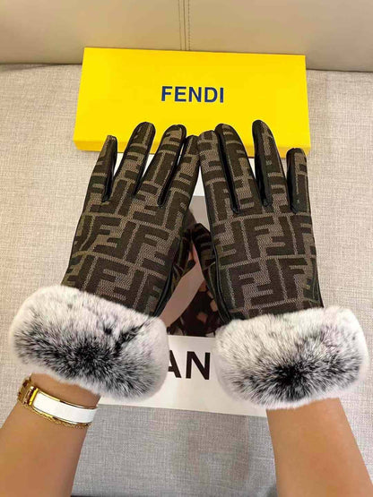 Gloves
260 dhs💓

Zain262
♥️♥️♥️