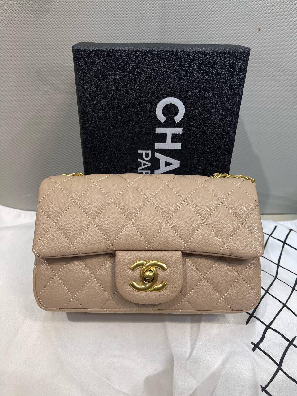Chanel
Caviar classic
with box 
🎁🎁🎁

100 dhs🪙🌨️

Zain136
♥️♥️♥️