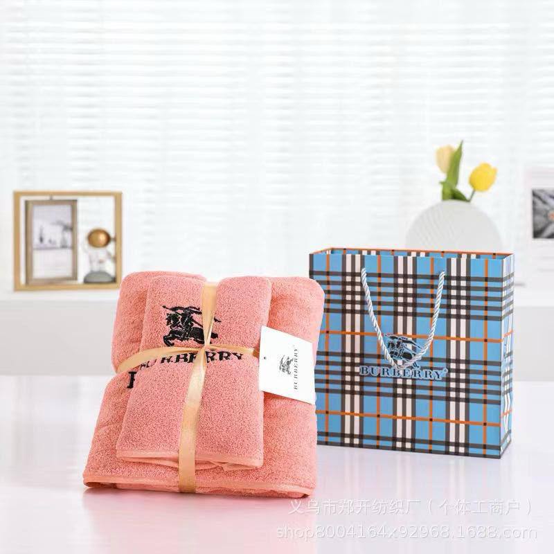 Towel one set
 with paper bag 
45 dhs💓

Zain295
♥️♥️♥️