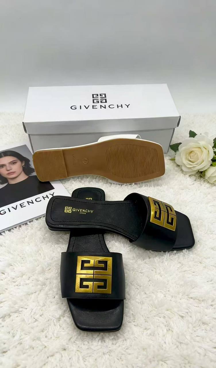 Slippers
60 dhs🇦🇪

Zain22
♥️♥️♥️