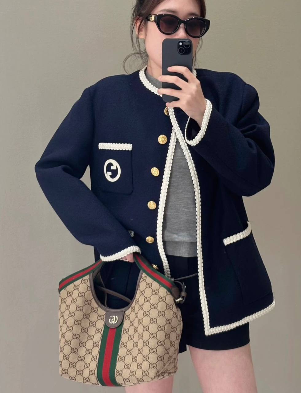 GUCCI 
COPY ONE 
SMALL SIZE 
WITH BOX
150 dhs💓

Zain295
♥️♥️♥️