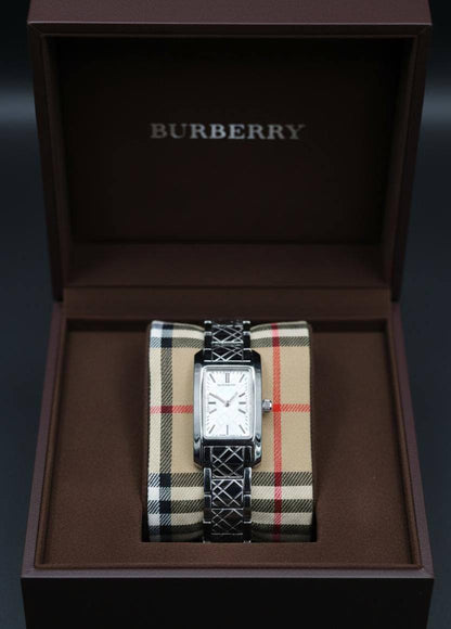 BURBERRY🆕 LADIES 
GOOD QUALITY 💯
60 dhs🪙💕

Zain133
♥️♥️♥️