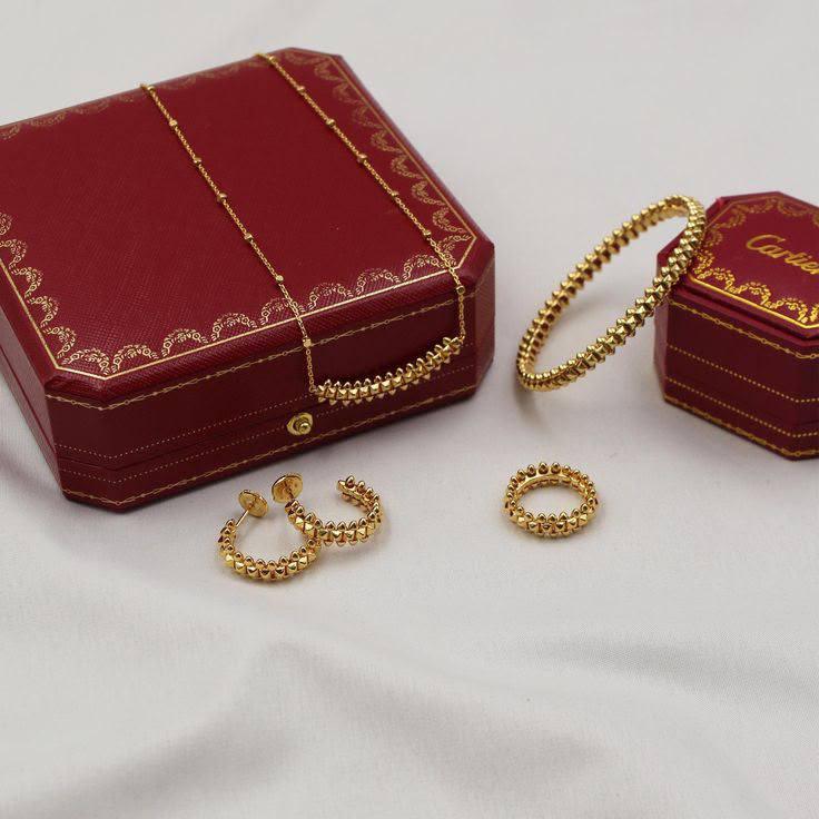 CARTIER FULL SET❤️‍🔥*
Necklace 💥
Earring 🦋
Bangle ✨
Ring 💍 available size👇
6,7,8,9,10
Master quality 💯
With normal boxes 🗃️ 
180 dhs💓
With master box 📦 
230 dhs💓

Zain216
♥️♥️♥️