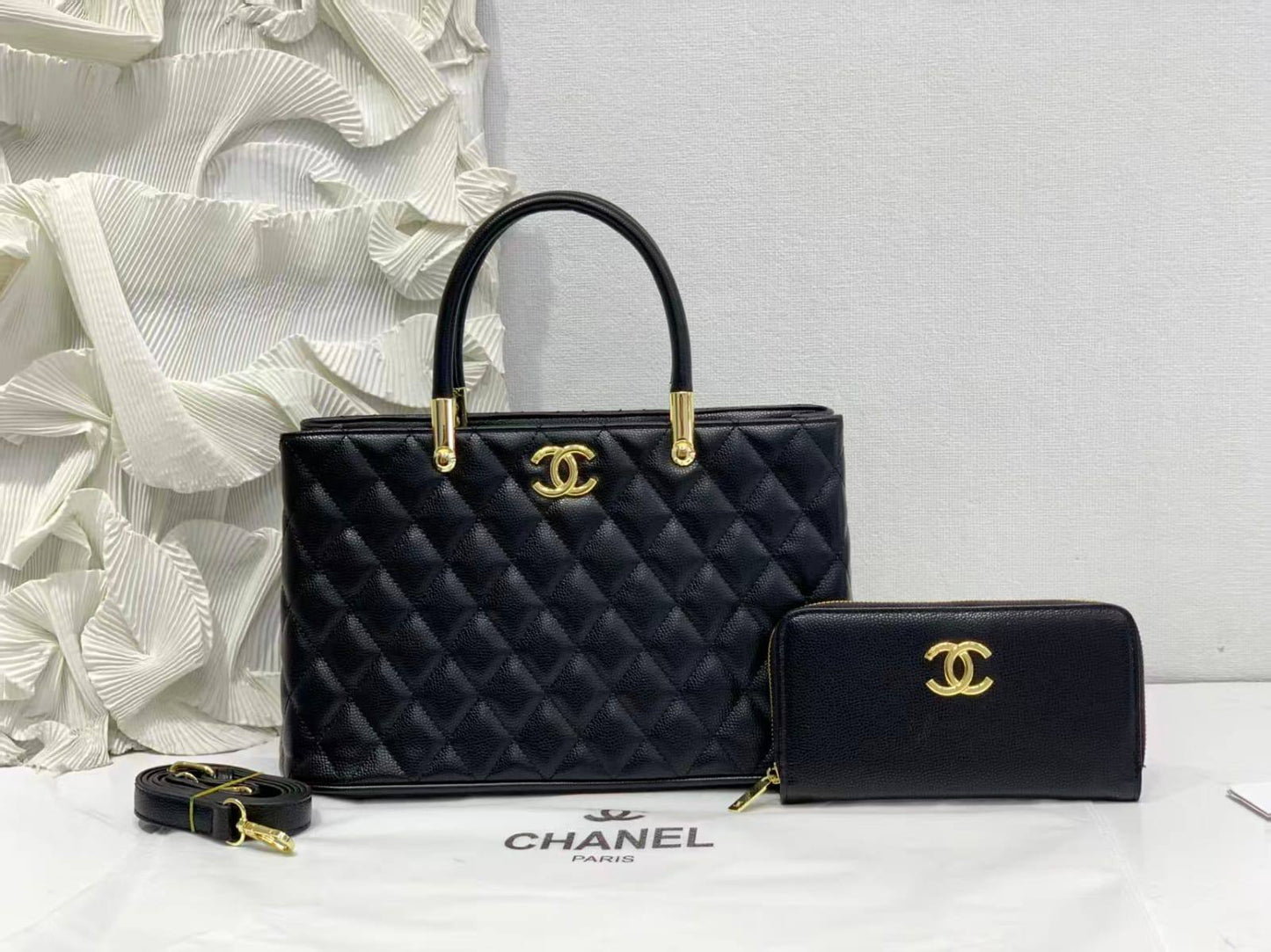 Chanel
good quality 
110 dhs❣️

Zain200
♥️♥️♥️