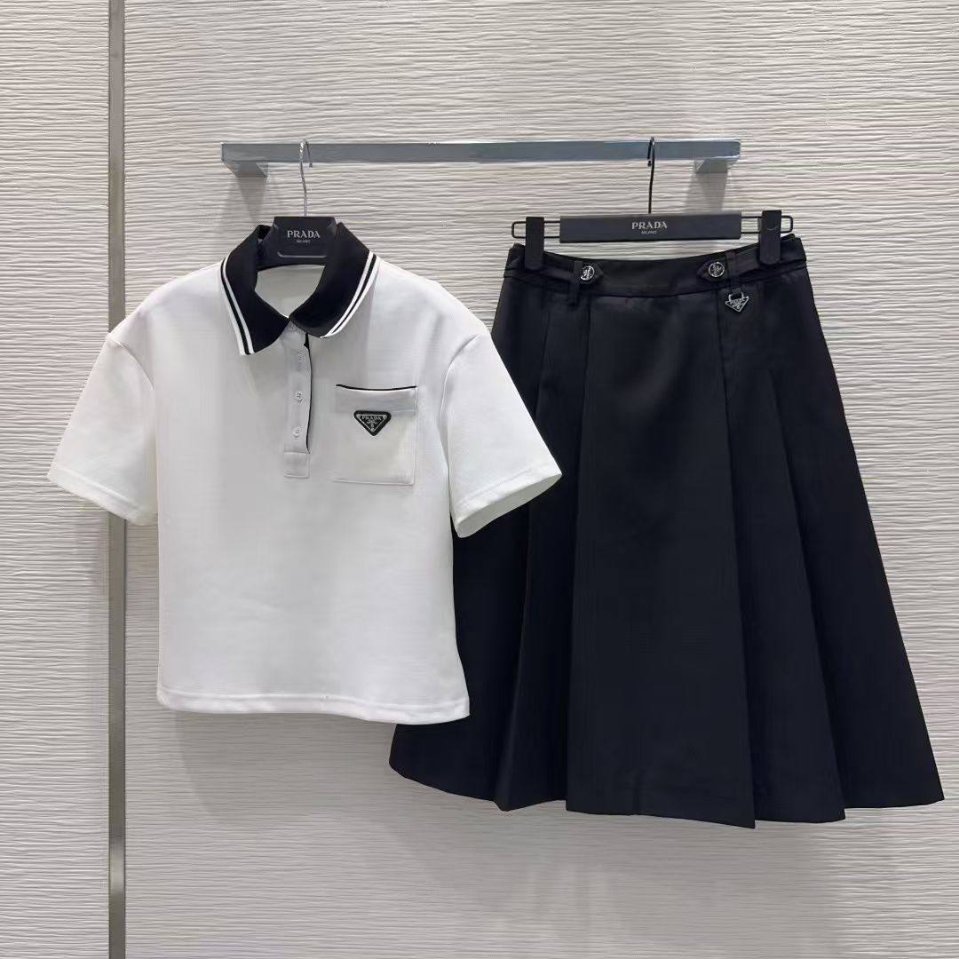 PRADA
*Super Master quality*
*Sizes:S M L XL*

410 dhs💓

Zain308
♥️♥️♥️