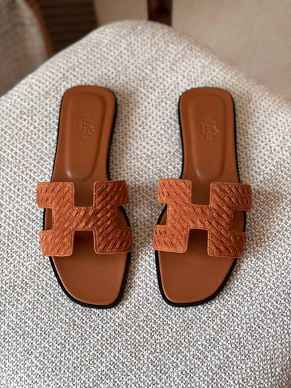 HERMES ❤️
🤩Available new 😍😍
Size: 36 to 41
Super master quality 
450 dhs✅

Zain198
♥️♥️♥️