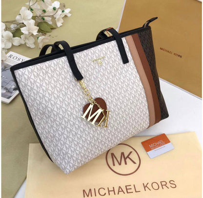 Bags
90 dhs✅
high quality

Zain26
♥️♥️♥️