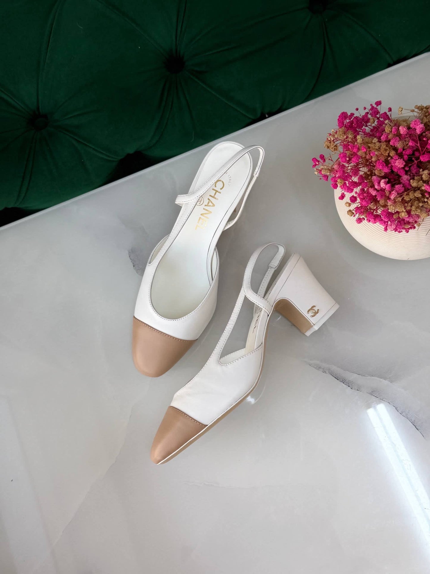 Chanel 
Vip quality 
Size:36 to 41 
450 dhs🇦🇪🇦🇪

Zain113
♥️♥️♥️