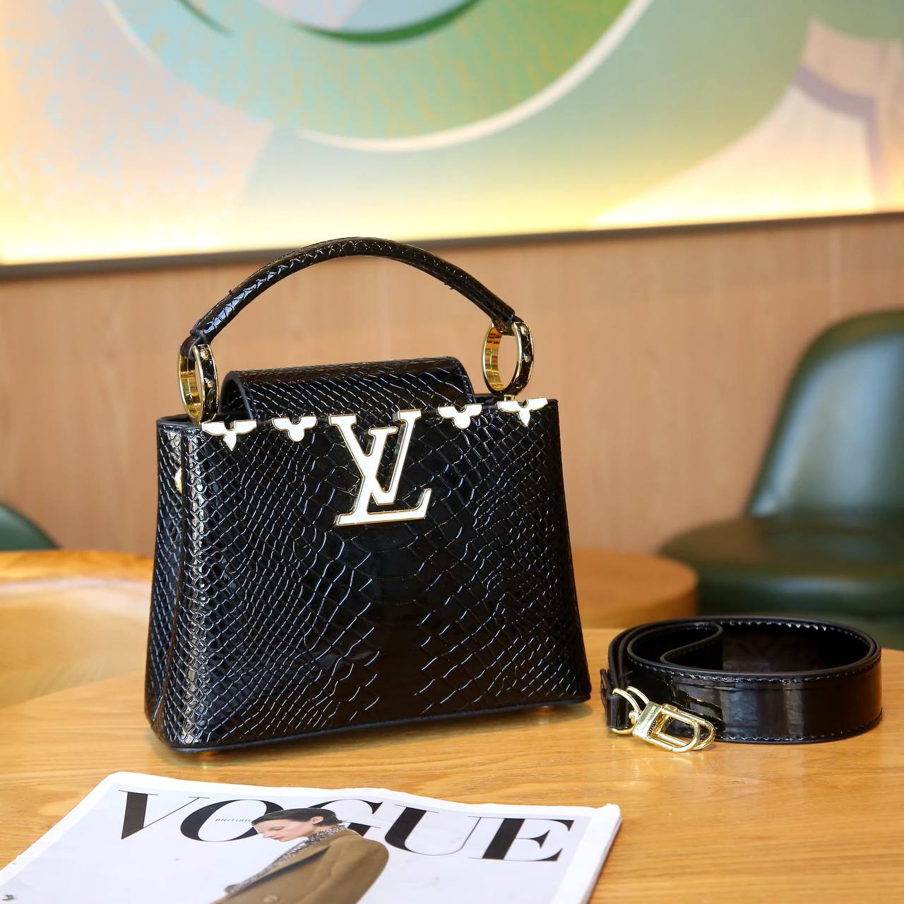 Best quality
LV
Whith box’s
120 dhs🇦🇪🇦🇪
size 20cm

Zain158
♥️♥️♥️