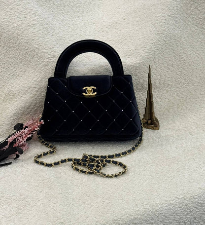 Chanel 

Master
 20Cm 

With Box
🎁🎁🎁

240 dhs💓

Zain131
♥️♥️♥️