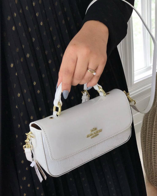 COACH MINI ☘️
GOOD QUALITY 💯
90 dhs🪙💚

WITH BOX 📦
🎁🎁🎁

Zain28
♥️♥️