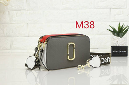 MARC JACOBS

GOOD QUALITY 

80 dhs✅

without box

Zain39
♥️♥️♥️