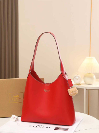 Coach 

good quality, size 34*27 cm 
95 dhs❣️

Zain12
♥️♥️♥️