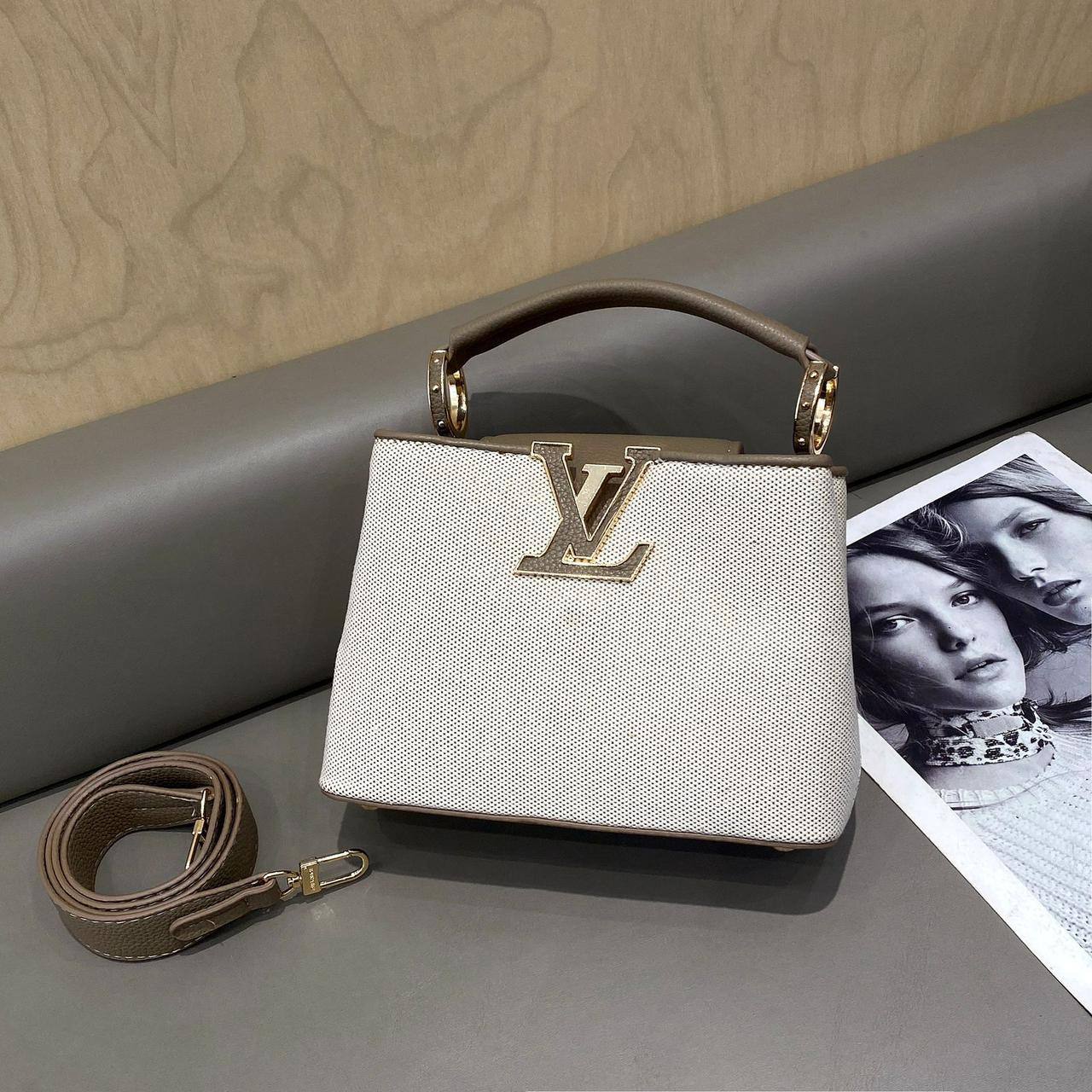 LV
SMALL SIZE GOOD QUALITY
WITH BOX 
🎁🎁🎁

110 dhs✅

Zain39
♥️♥️♥️