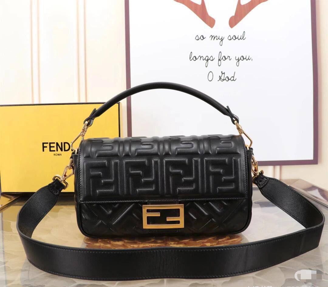 Fendi Baguette
1️⃣ First Quality +🎁
Size : 26 * 14 cm
80 dhs✅
with box 🎁

Zain115
♥️♥️♥️