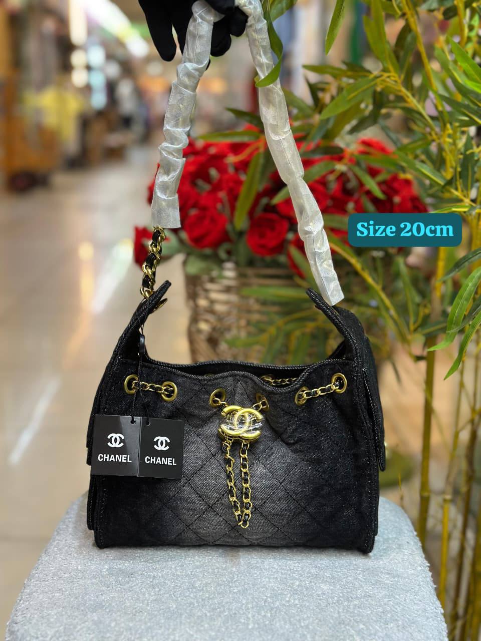 Chanel
Good quality 
with box 
120 dhs✅

Zain186
♥️♥️♥️
