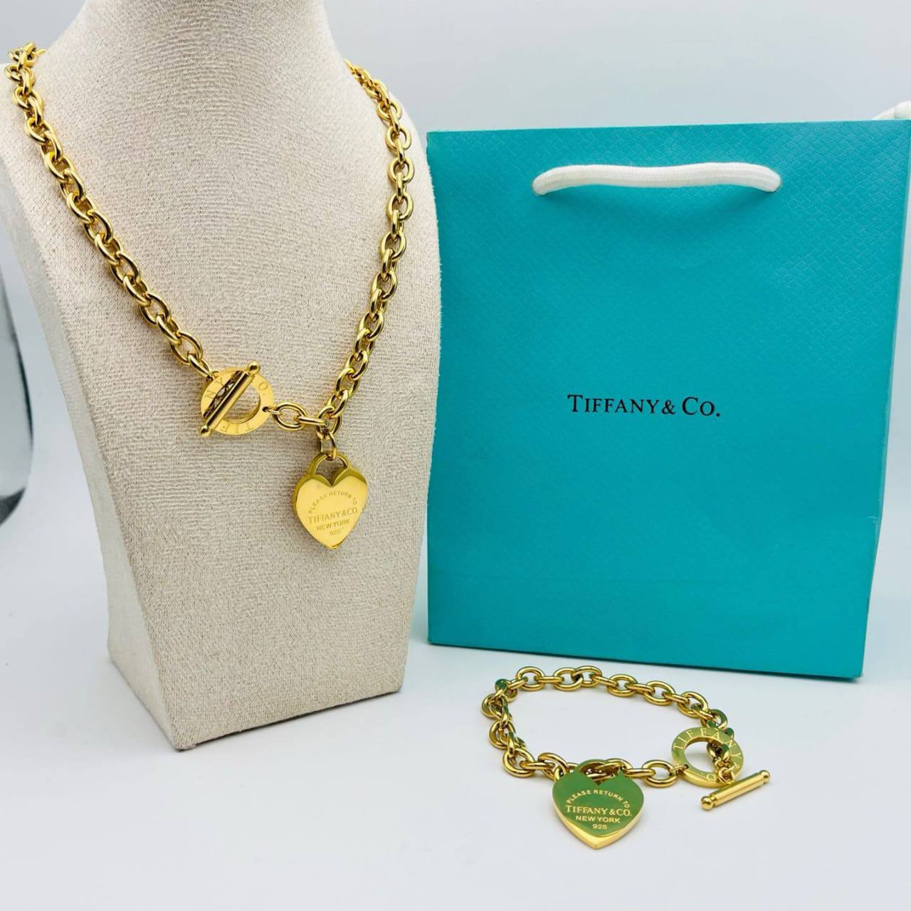 New arrival 
Tiffany non tarnish set of 2 
55 dhs🪙🌨️
65 dhs🪙🌨️
with Tiffany box and paperbag
🎁🎁🎁

Zain243
♥️♥️♥️