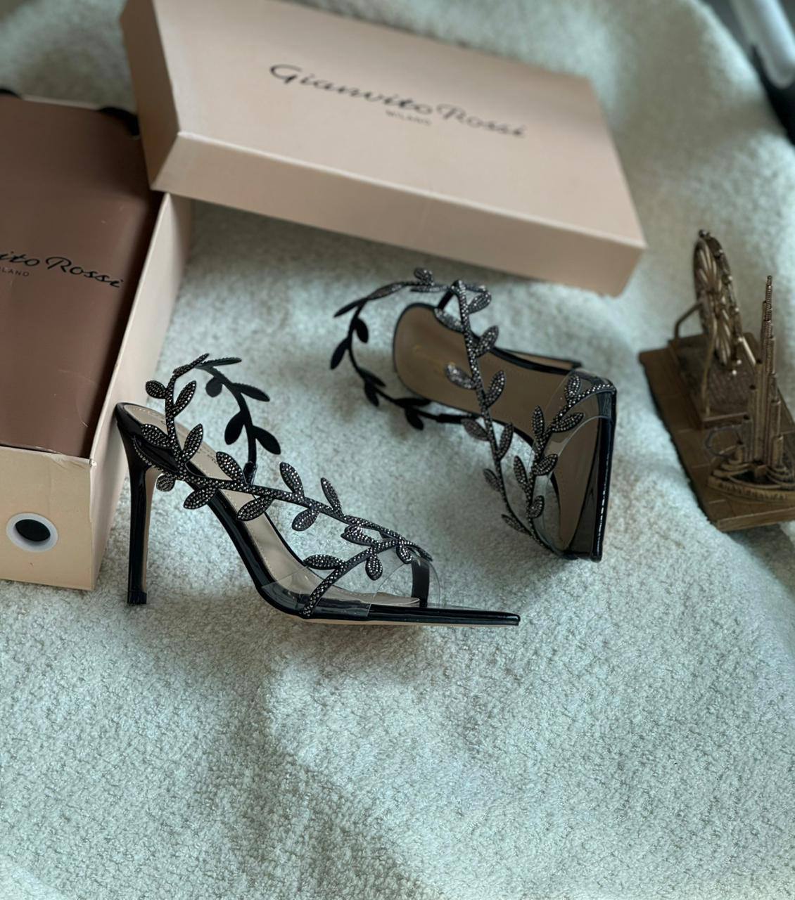 New. Rossi  heel 

   Size  .  36.  to 41

120 dhs🪙💚

Zain80
♥️♥️♥️