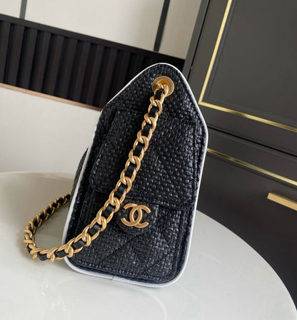 CHANEL 

RESTOCK 
HIGH QUALITY 
SMALL SIZE 

120 dhs🇦🇪🇦🇪

22 cm
Zain295
Zain39
♥️♥️♥️