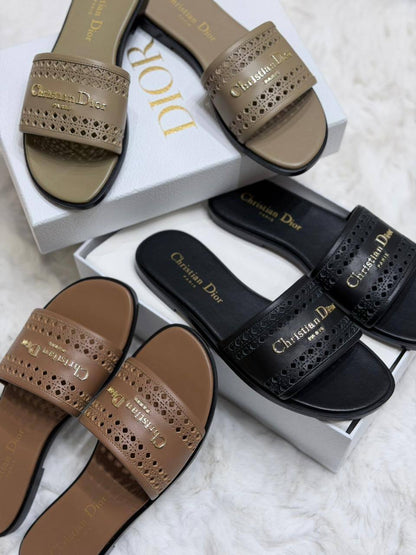 😍  DIOR 😍

💎 _*VIP QUALITY +A*_ 💎

Size 37 To 41*_ ✨

450 dhs💛

Zain292
♥️♥️♥️