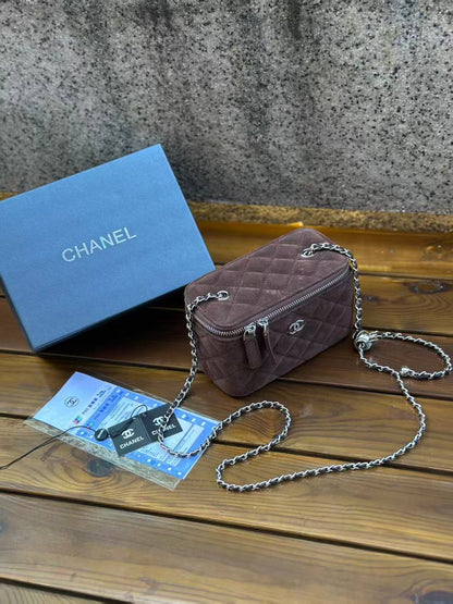 Chanel
good quality
withbox 
🎁🎁🎁

100 dhs🪙🖤

Zain143
♥️♥️♥️
