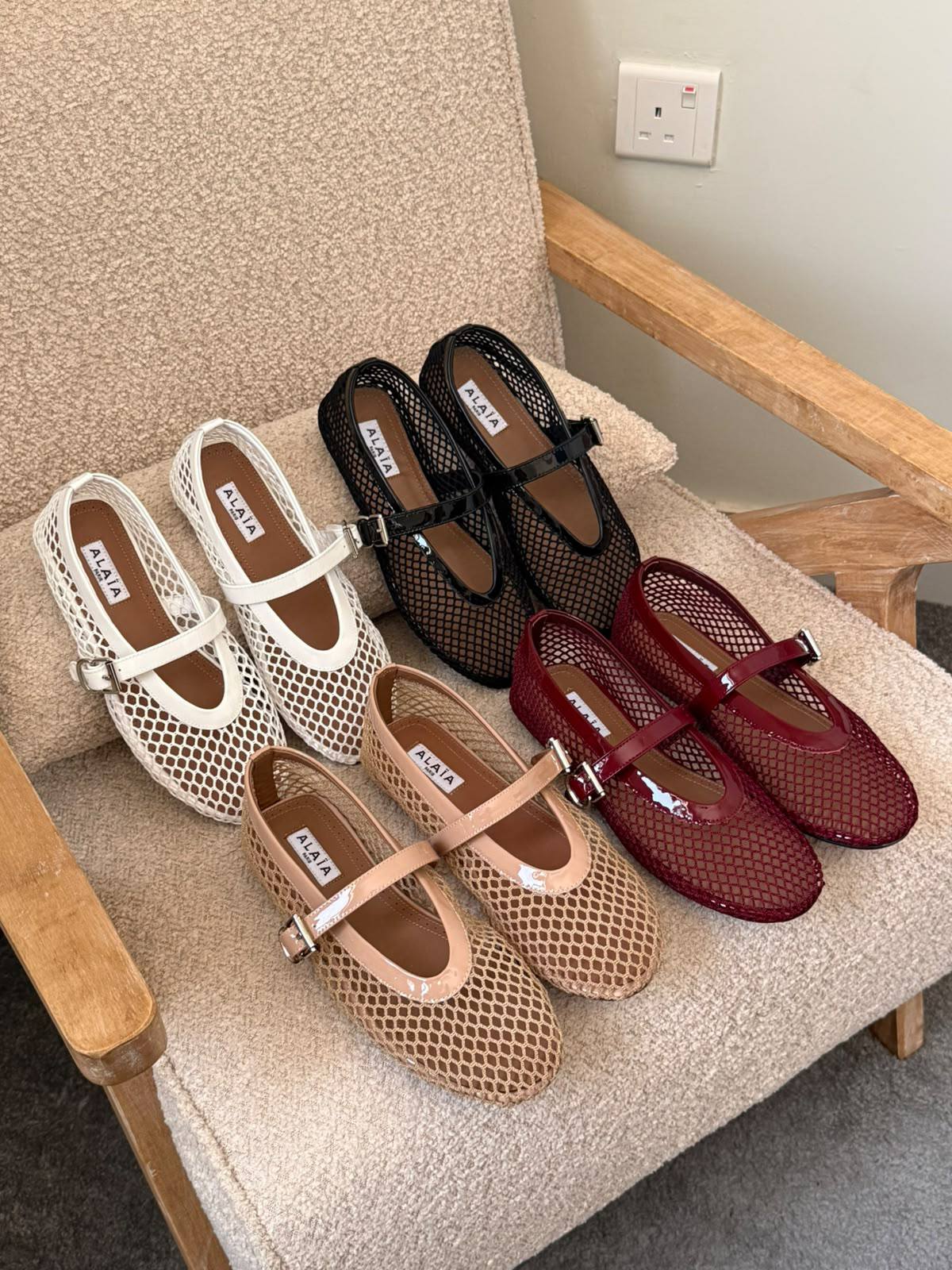 Alaia

𝐀𝐯𝐚𝐢𝐥𝐚𝐛𝐥𝐞 𝐍𝐨𝐰

𝐒𝐢𝐳𝐞𝐬: 𝟑𝟔 — 𝟒𝟏
430 dhs🇦🇪🇦🇪

Zain298
♥️♥️♥️