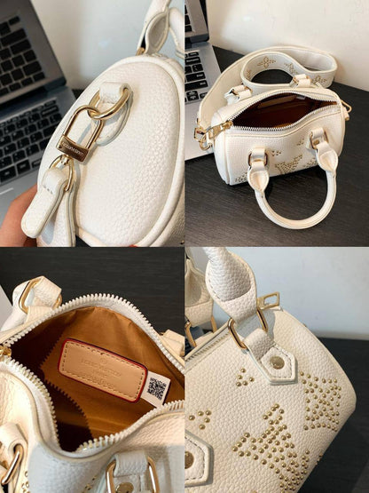 LV
17*12*9 cm

With box 
🎁🎁🎁

55 dhs🪙🌨️


Zain17
♥️♥️♥️