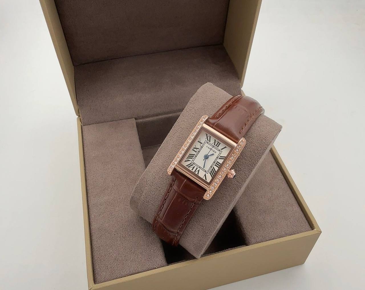 Cartier
ladies watch
55 dhs💓

Zain45
♥️♥️♥️