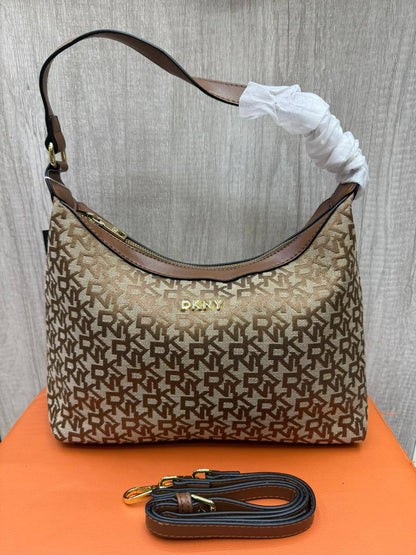 DKNY
Size   30×23cm
95 dhs🪙💚

Zain04
♥️♥️♥️