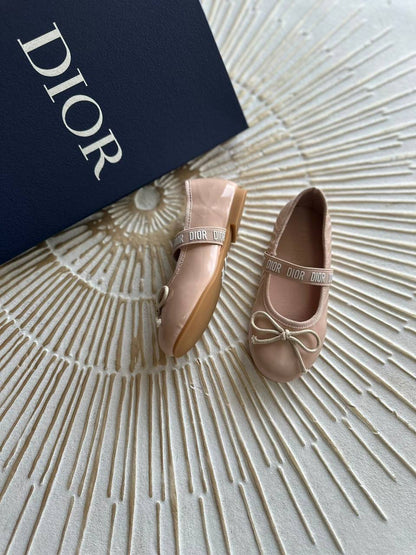 Dior 
 Super master quality 😍
Size:26To35
240 dhs✅

Zain261
♥️♥️♥️