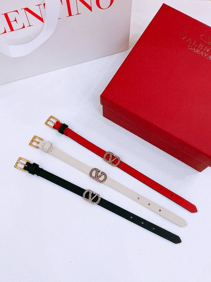 Valentino
💜*bracelet*💜
💜*Super master*💜
250 dhs🪙🖤

Zain160
♥️♥️♥️