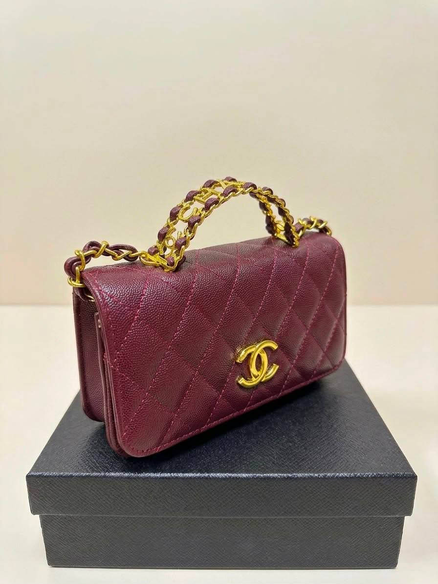 Chanel

High quality 

With box 
🎁🎁🎁

100 dhs✅

Zain50
♥️♥️♥️