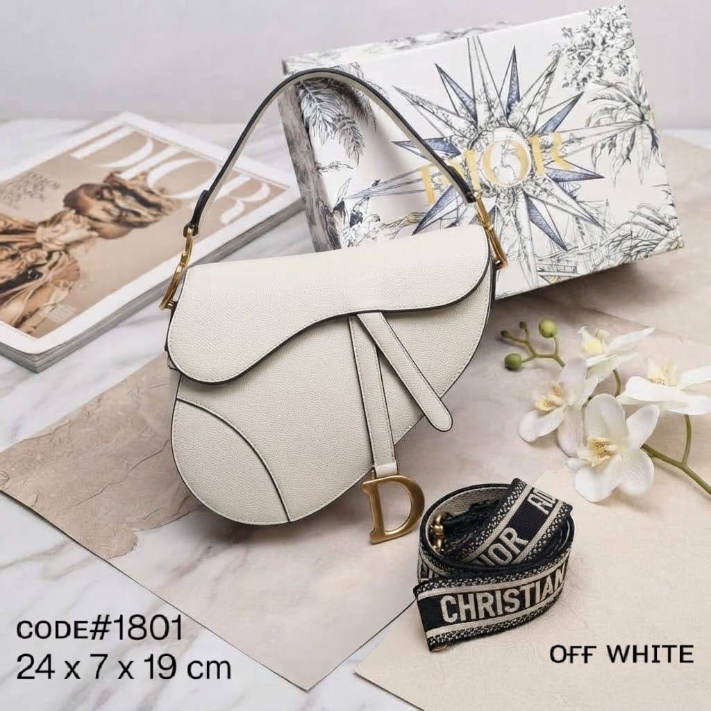 CHRISTIAN DIOR sᴀᴅᴅʟᴇ ᴄʀᴏssʙᴏᴅʏ ʙᴀɢ ᴏʙʟɪǫᴜᴇ & ʟᴇᴀᴛʜᴇʀ ᴛʀɪᴍ ᴍᴀᴛᴇʀɪᴀʟ sɪᴢᴇ : 24 cm ᴡɪᴛʜ BOX

90 dhs🇦🇪🇦🇪🇦🇪

Zain31
♥️♥️♥️