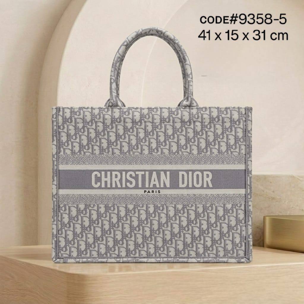 Dior
ʜᴀɴᴅᴄᴀʀʀʏ ʙᴏᴏᴋᴛᴏᴛᴇ
  •ᴢɪᴘᴘᴇʀ ᴛʏᴘᴇ
  •ᴄᴀɴᴠᴀss ᴍᴀᴛᴇʀɪᴀʟ
sɪᴢᴇ : 41 cm

70 dhs✅

Zain31
♥️♥️♥️