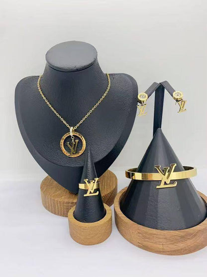 Accessories Set
50 dhs🇦🇪🇦🇪

Zain45
♥️♥️♥️