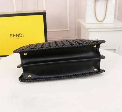 FENDI
 COPY ONE 
WITH BOX 
180 dhs✅

Zain39
♥️♥️♥️