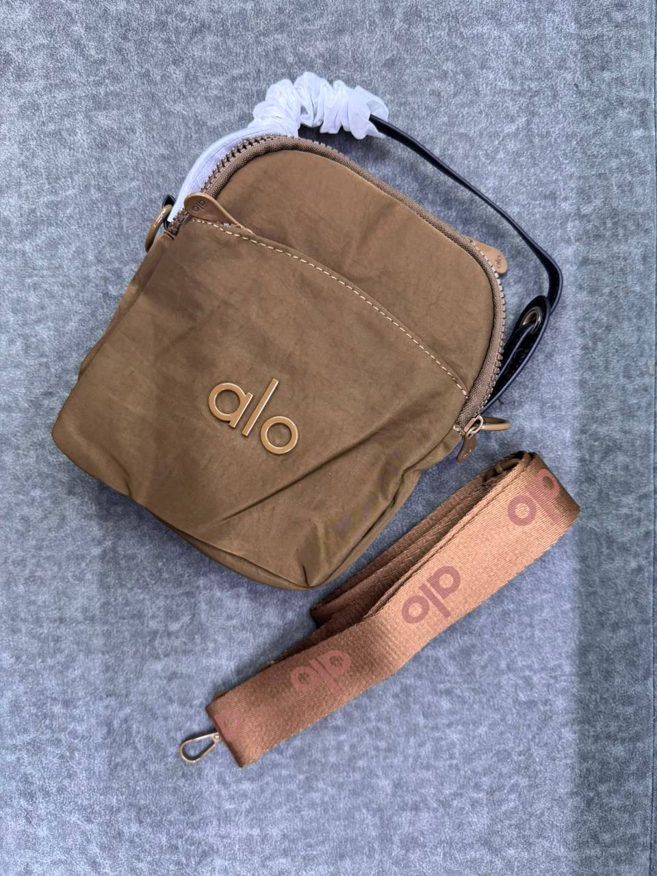 Alo  
size:31×15×22  
70 dhs💓

Zain114
♥️♥️♥️
