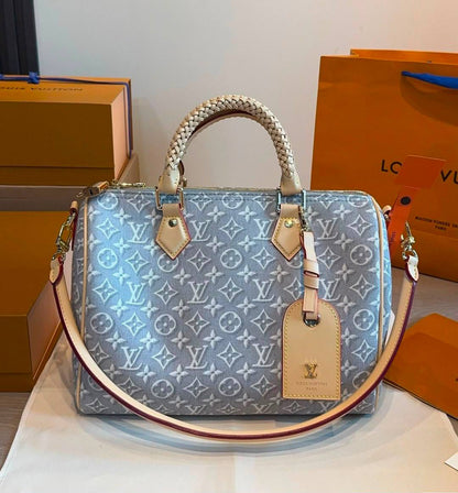 LV
MASTER QUALITY
260 dhs💓
……(with leather )
30CM

Zain295
♥️♥️♥️
