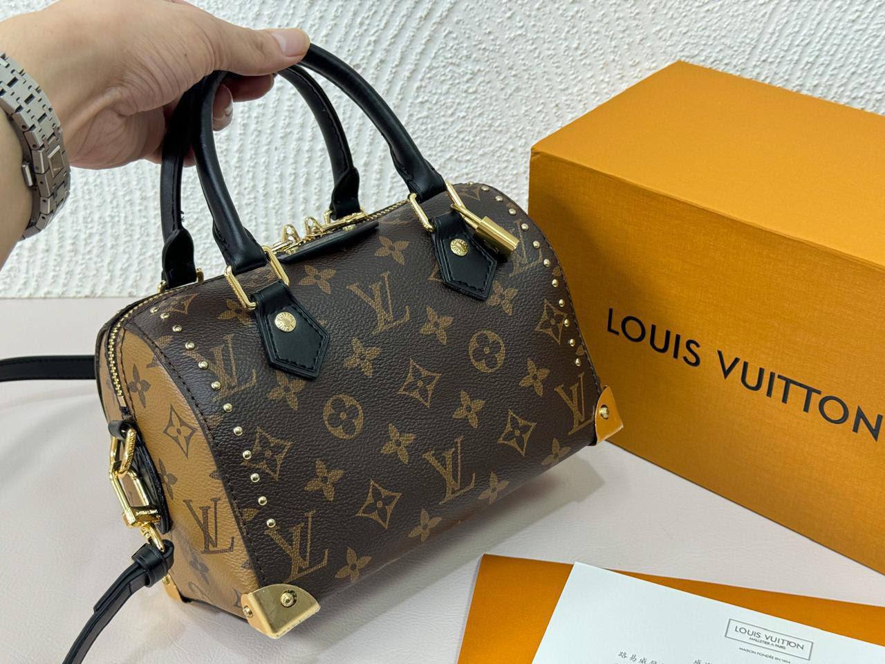 LV 
Master❣️❣️
Good Quality 
280 dhs🇦🇪🇦🇪

Zain131
♥️♥️♥️
