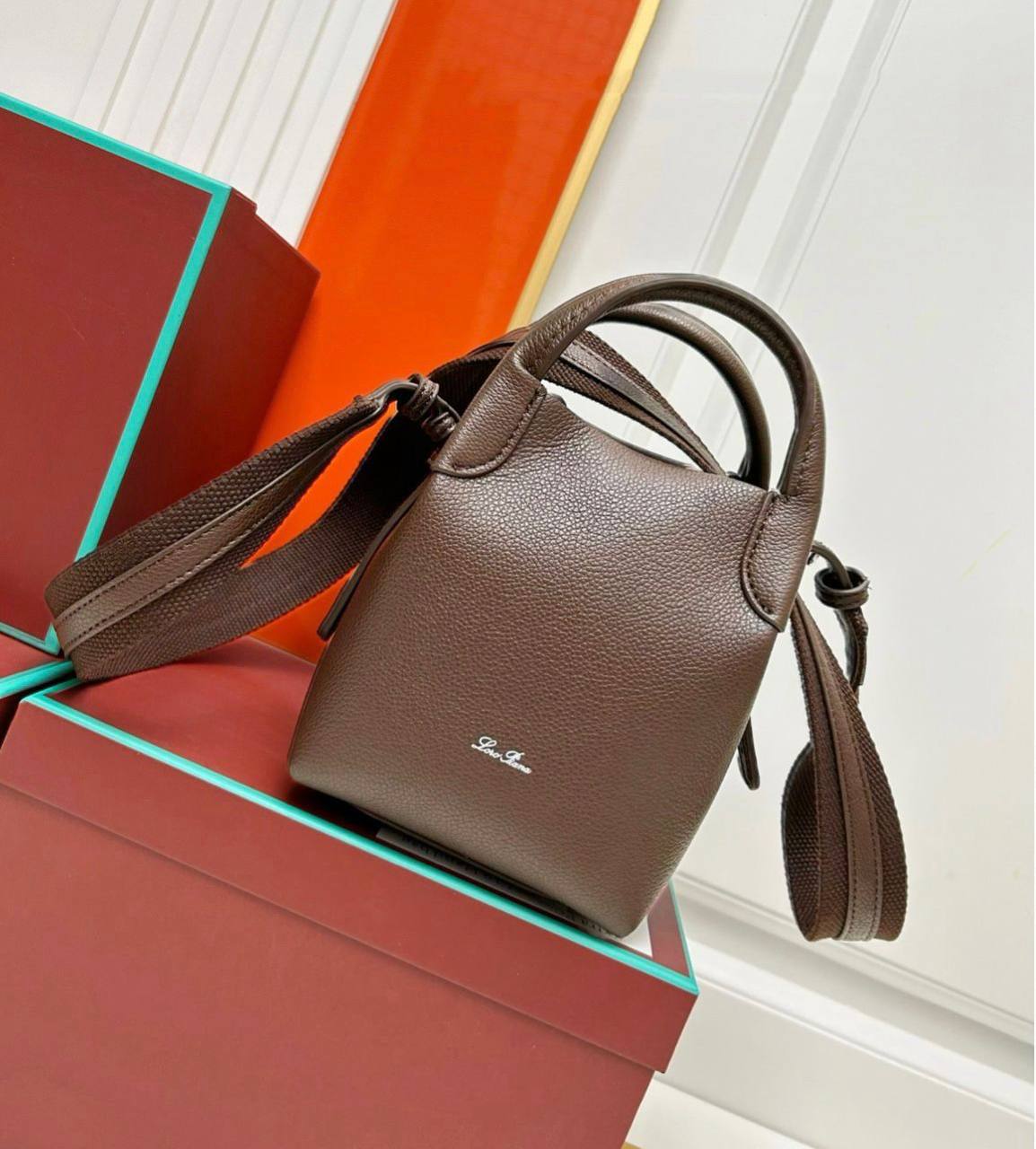 KIPLING 
GOOD QUALITY 
55 dhs✅

Zain39
♥️♥️♥️