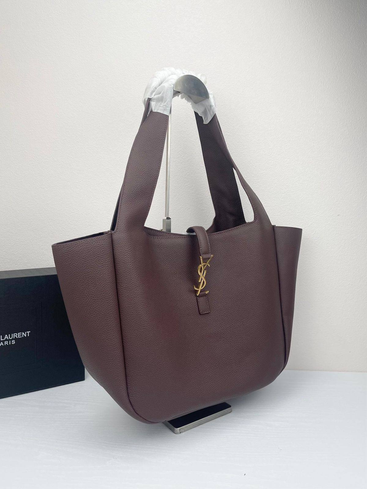 YSL 
350 dhs🪙🌨️
Suede material 
#50cm

Zain228
♥️♥️♥️