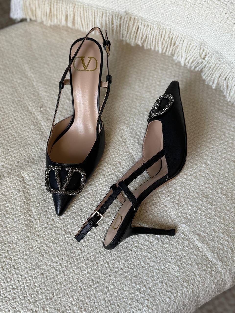 VLentino
AAA Quality
Size 36 to 41
430 dhs✅

Zain288
♥️♥️♥️