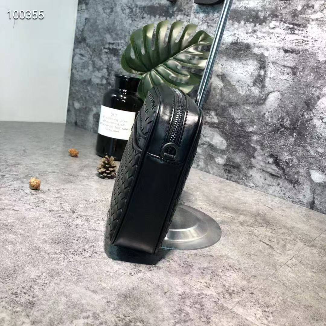 BOTTEGA  
COPY ONE 

 WITH BOX 
🎁🎁🎁

140 dhs✅

Zain39
♥️♥️♥️